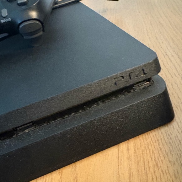 Sony PlayStation 4 - Picture 5 of 5